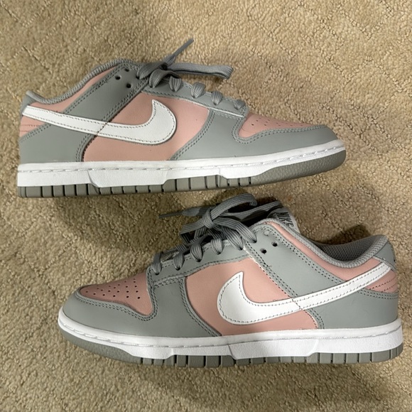 Nike Dunk Low Soft Grey Pink - Picture 2 of 4